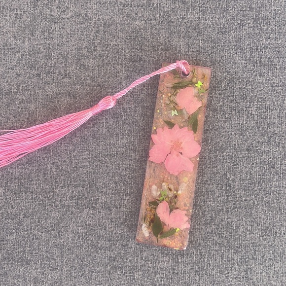 #93 Small Pressed Flower Bookmark - Picture 7 of 7